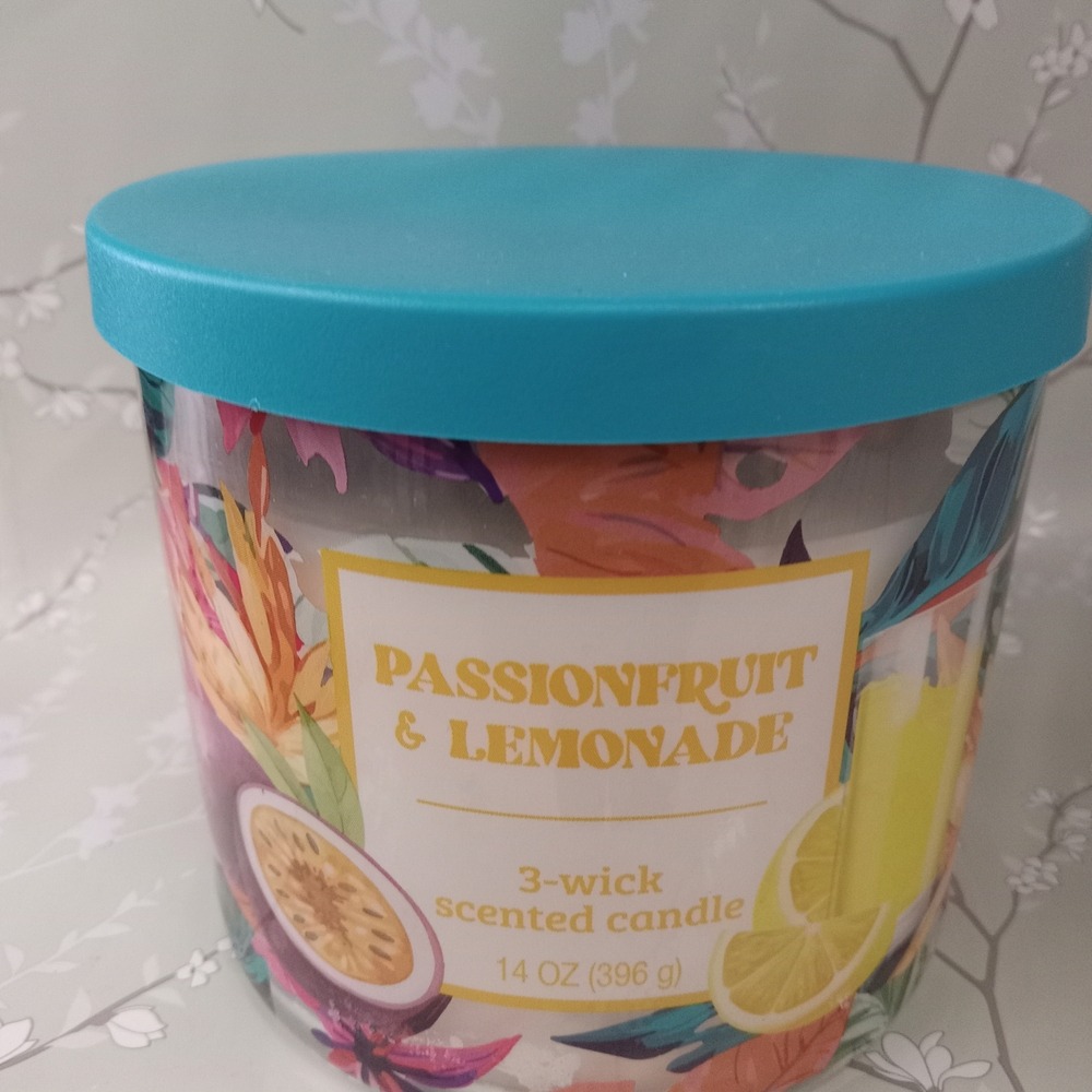 Passionfruit & Lemonade 3-Wick Scented Candle - Turquoise